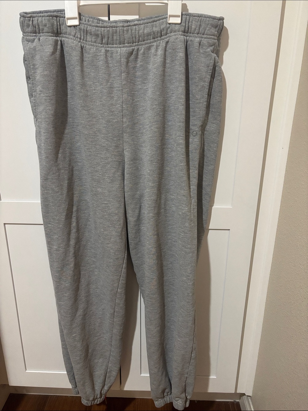 ALO Accolade Sweatpant - Picture 5 of 8